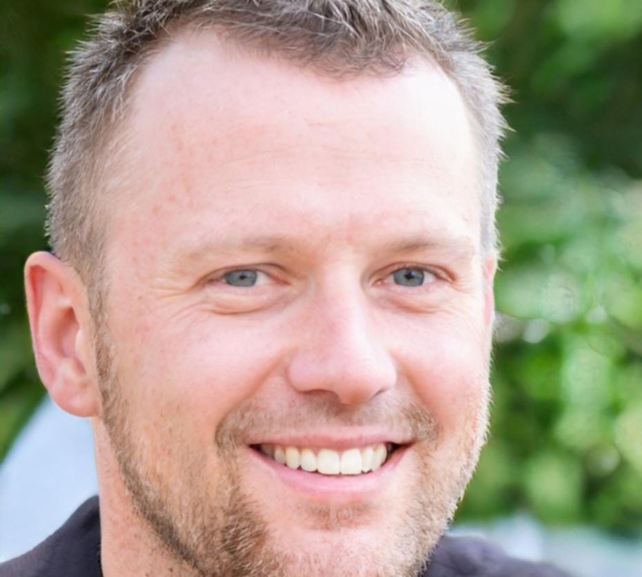 Portraitfoto von Thorsten Baumgärtner